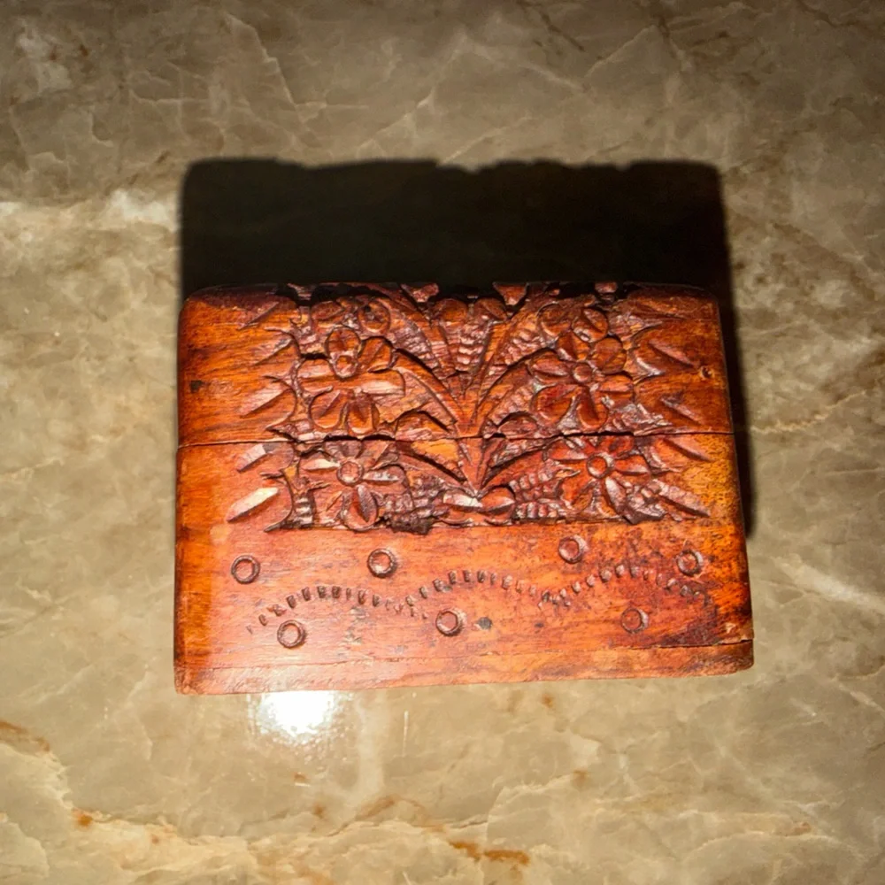 Carved Wooden Trinket Box, jewelry box, small, hand‎ carved
